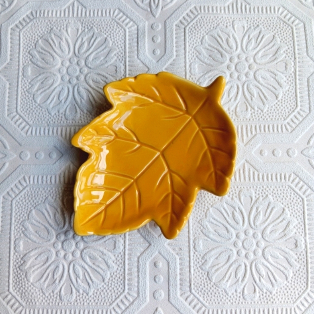 Fall Leaf Shaped Trinket